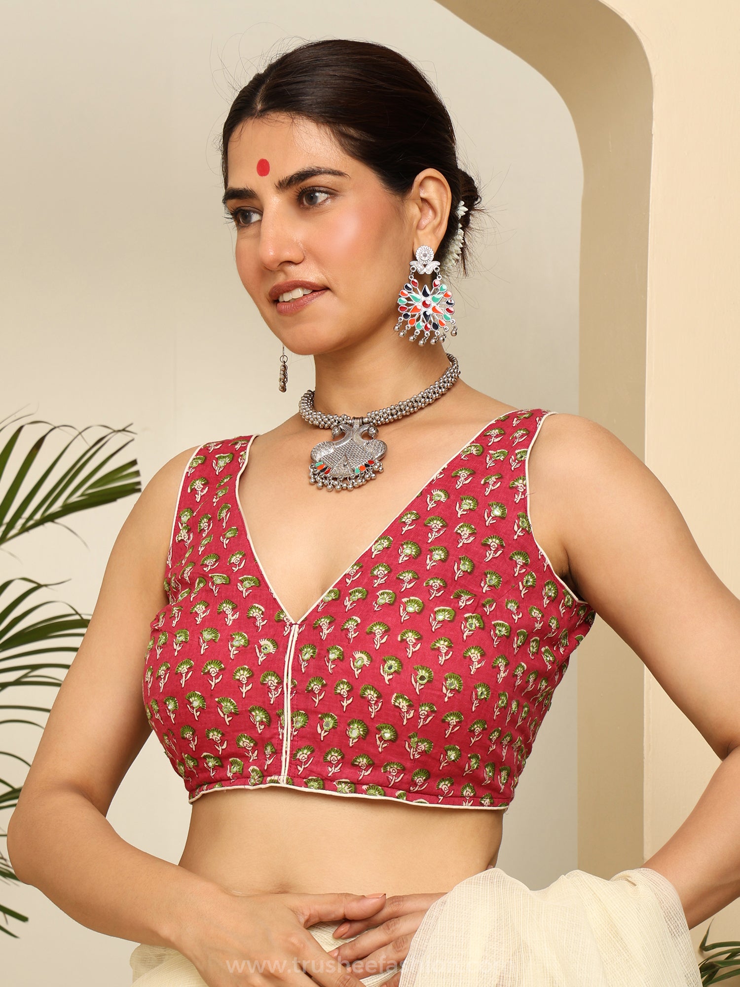 Red Green Flower Printed Sleeveless V Neck Crop Blouse