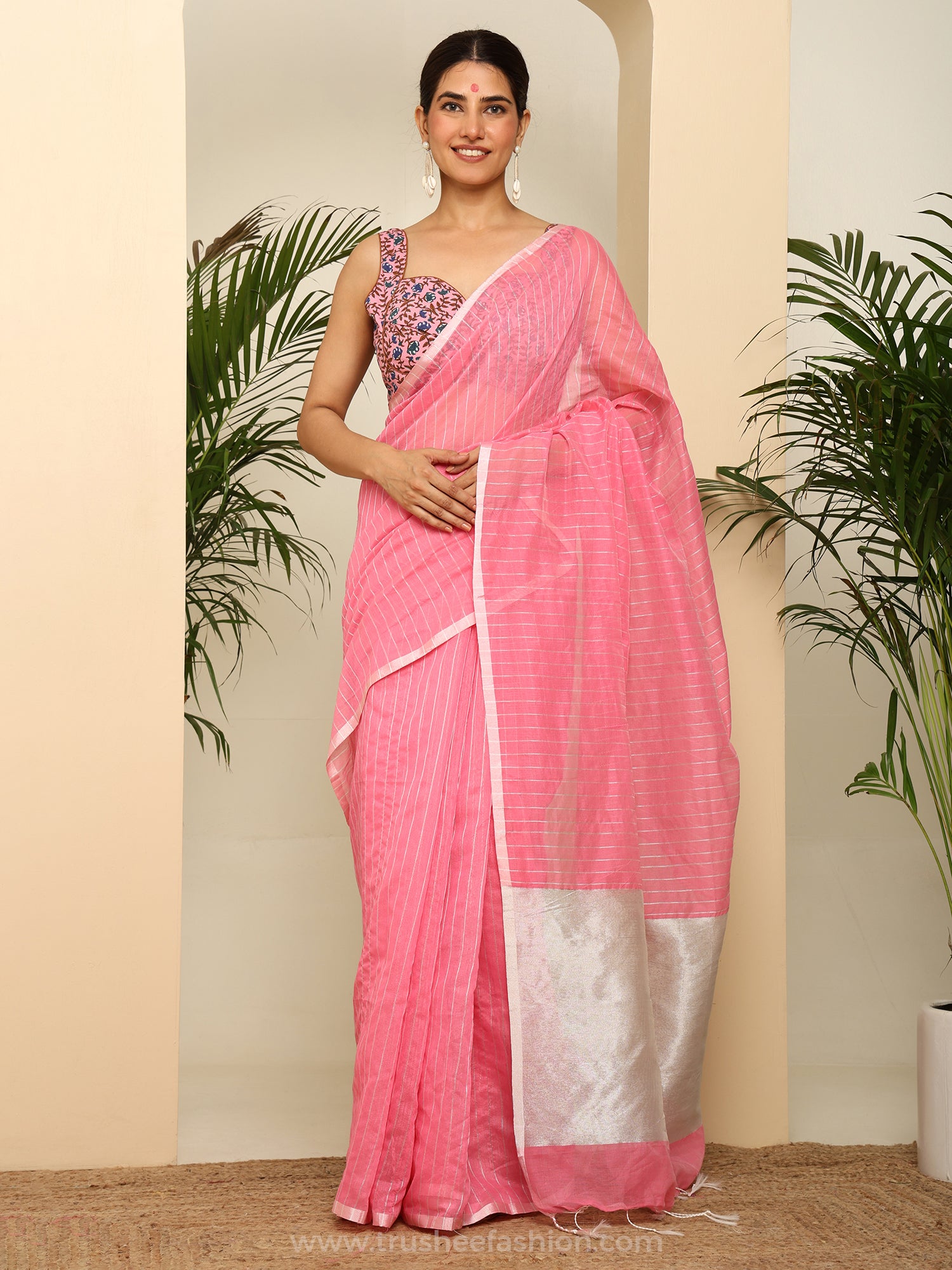 Blue Flower and Leaves Pink Printed Sweetheart Neck Sleeveless Crop Blouse