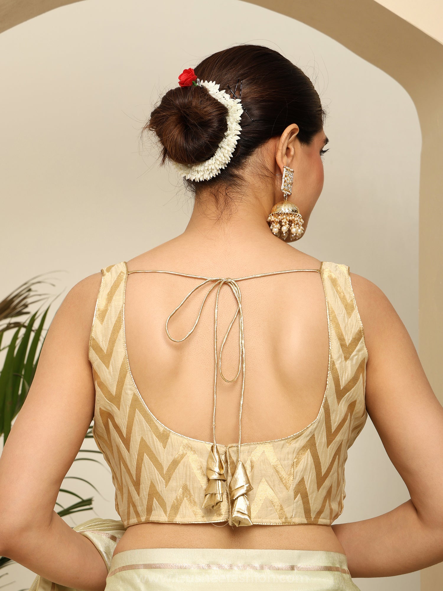 Golden Chevron Pattern Sleeveless V Neck Crop Blouse