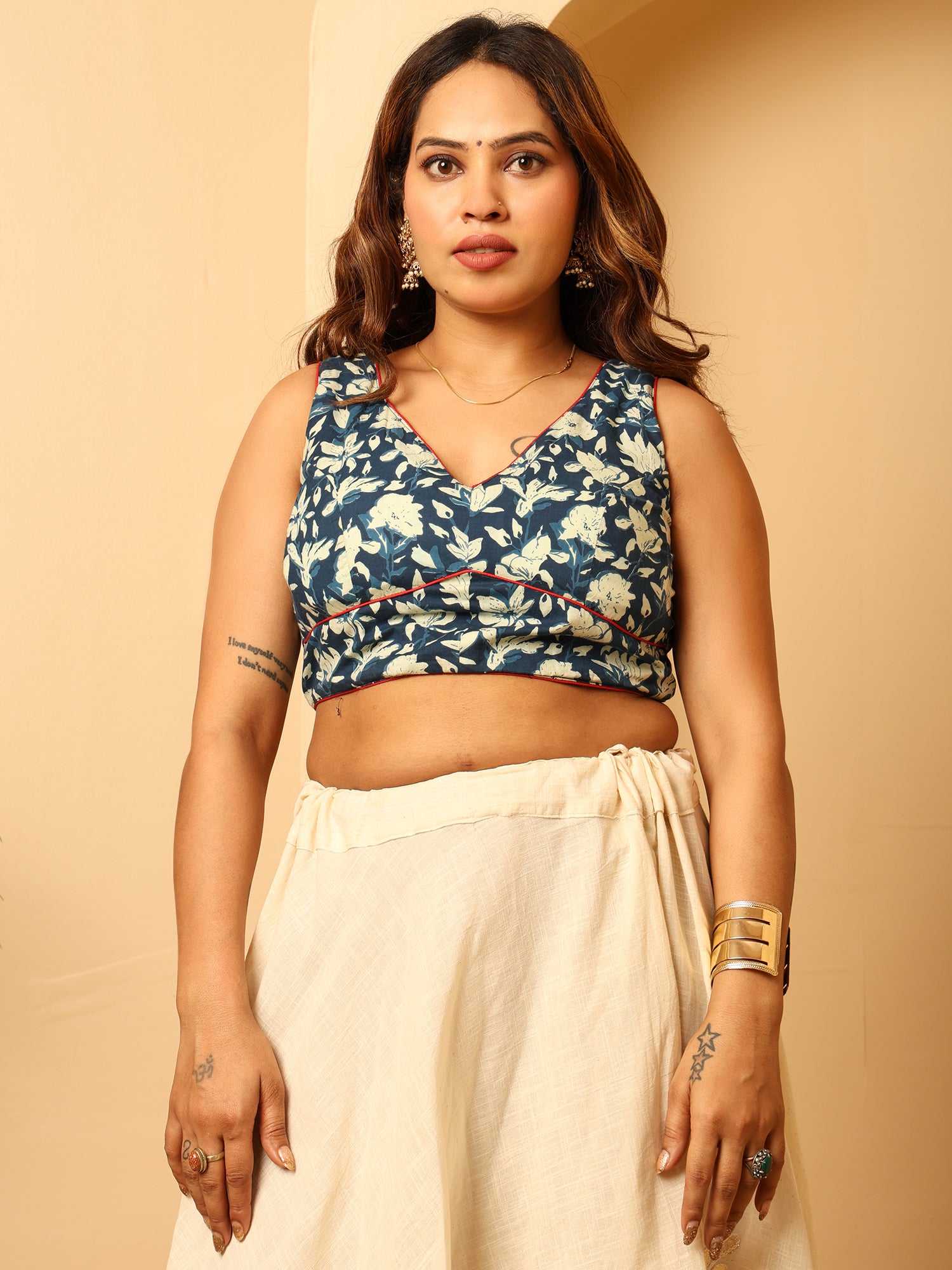 Women’s Blue Floral Printed Sleeveless V-Neck Crop Blouse